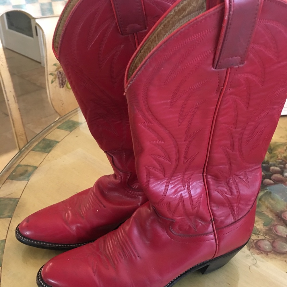 Justin Women’s red cowboy boots size 7